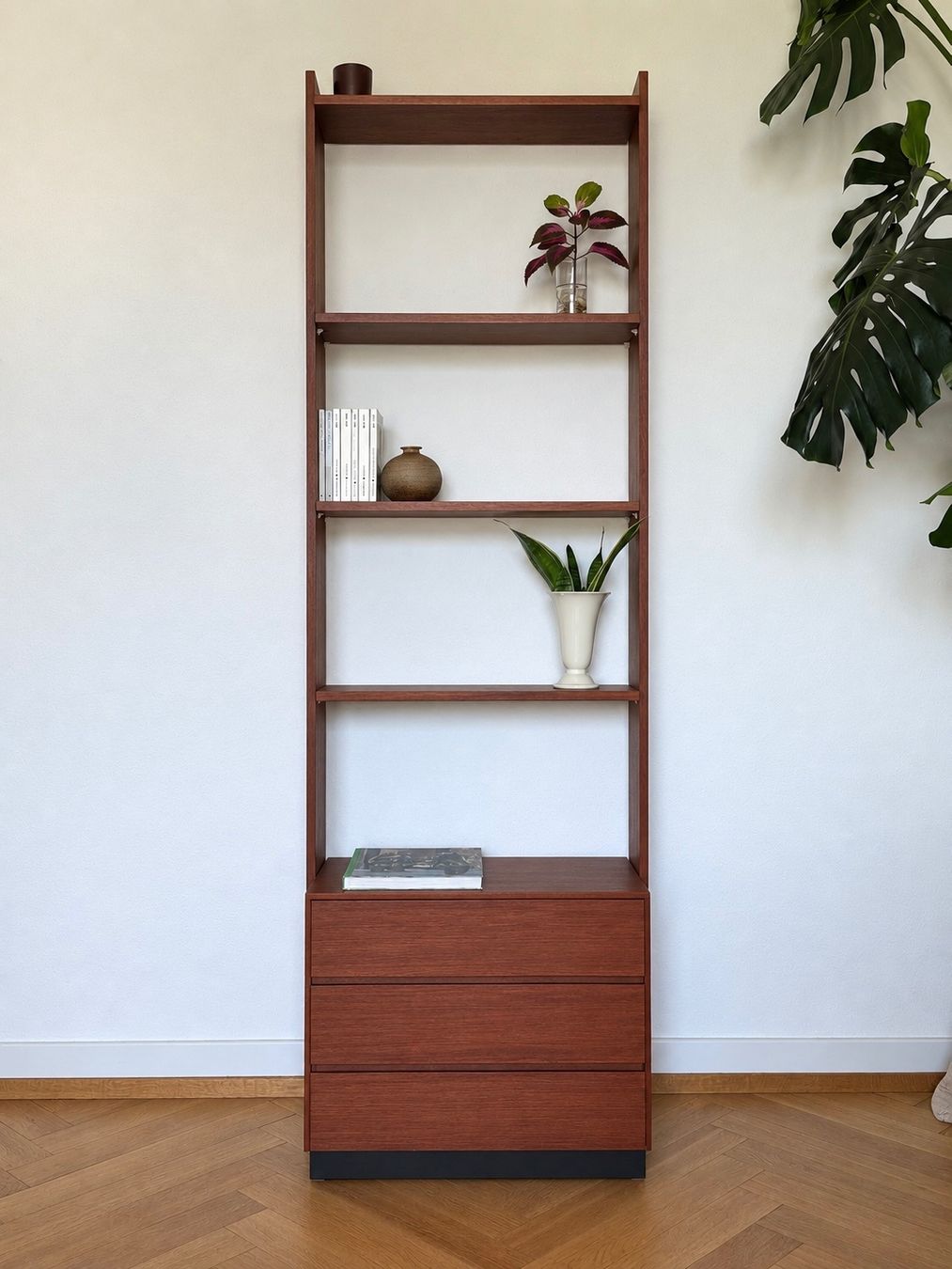 Scaffali: Midcentury Teak Regal – Usato da Basel venduto da Barty