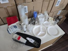 Posten mit diversem Einweg Partymaterial ab 1.-