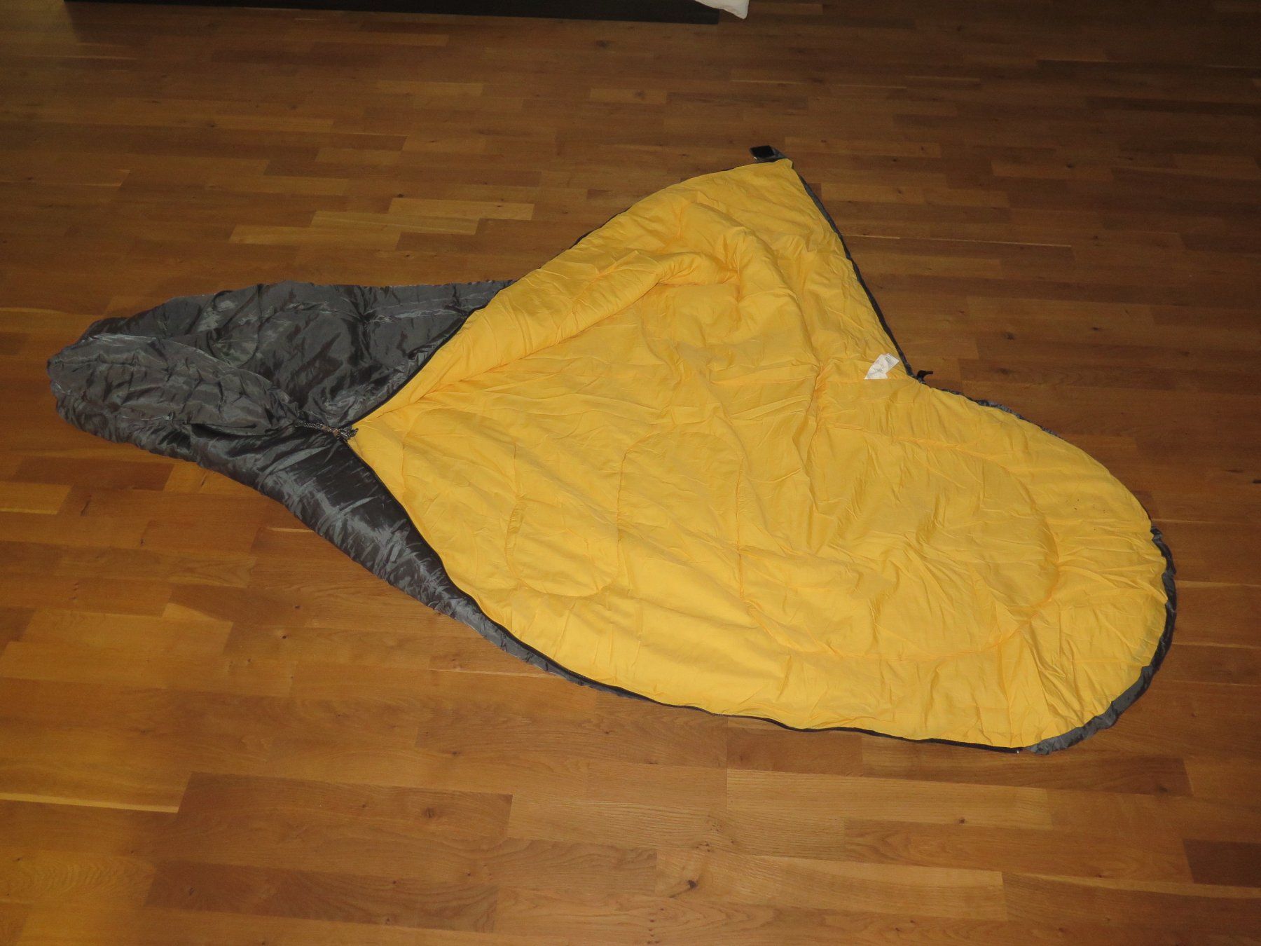 Sacchi a pelo: 2 x Quechua XL Schlafsack, 2 x Isomatte – Usato da Basel venduto da Deko1 4