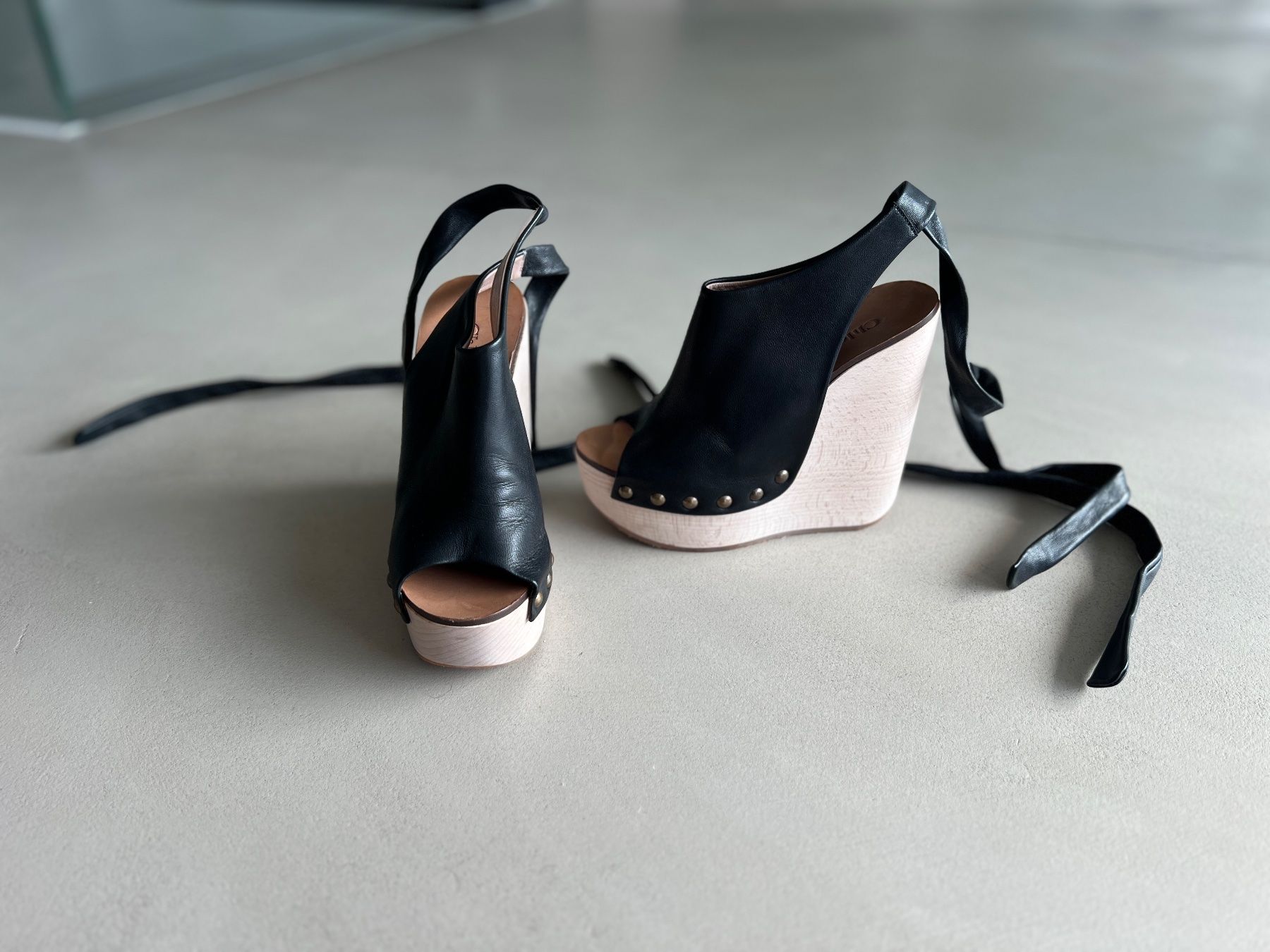 Chloé Scarpe da donna: Hammer Clogs von Chloé, ungetragen – Usato da Schaan venduto da Poltera