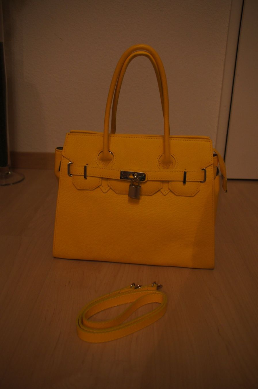 Borse da donna: Handtasche NEU – Nuovo (secondo la descrizione) da Männedorf venduto da Mis_nl7l