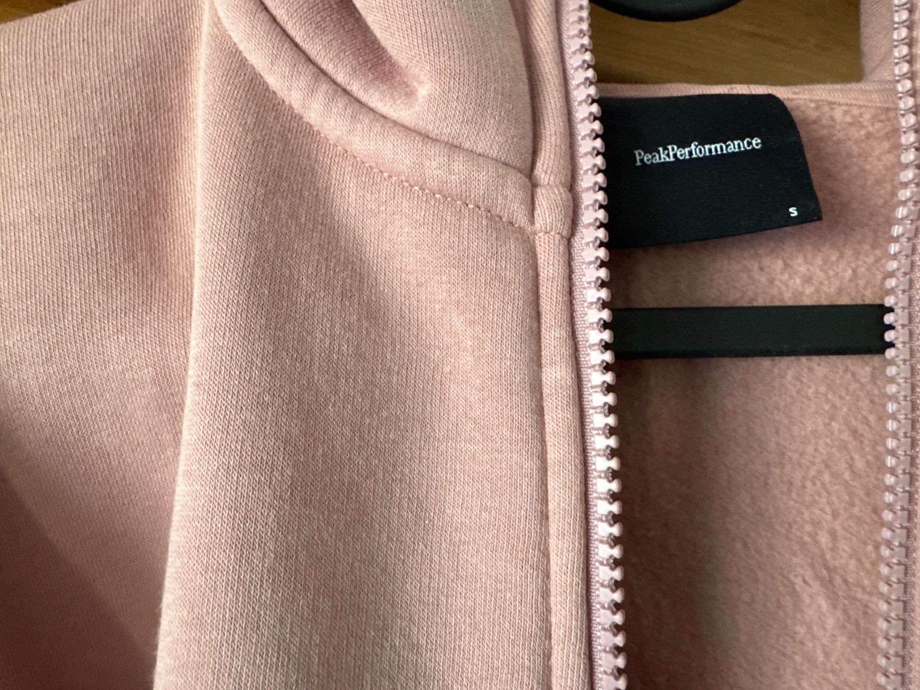 Peak Performance Giacche: Peak Performance Hoodie Grösse S rosa – Usato da Winterthur venduto da britsi 3