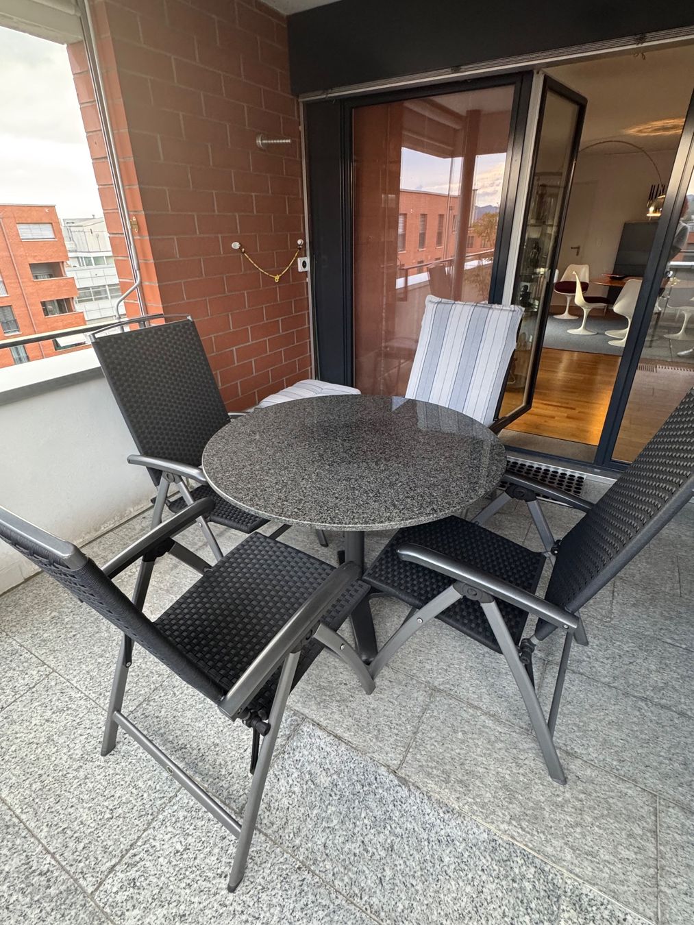 Set di tavolo e panche: Gartentisch mit 4 Stühlen – Usato da Andwil SG venduto da wranglerrubicon