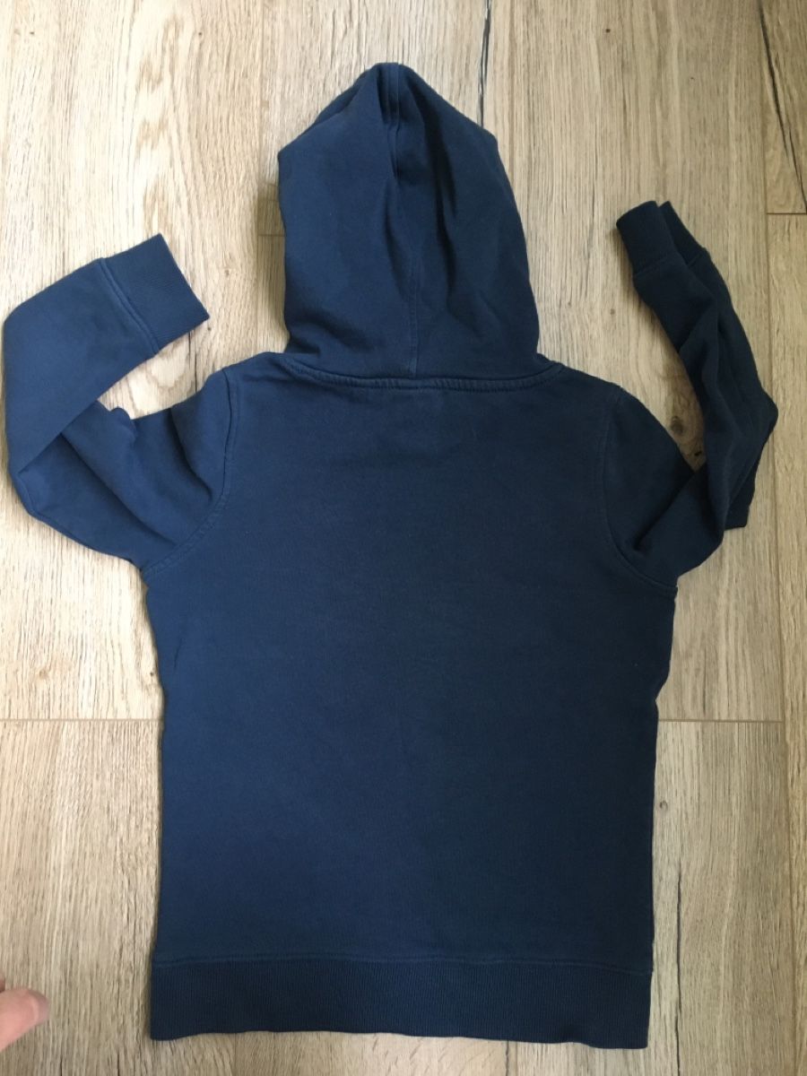Maglioni & Felpe: Pullover mit Kapuze Grösse 122-128 – Usato da Selzach venduto da SB09 2