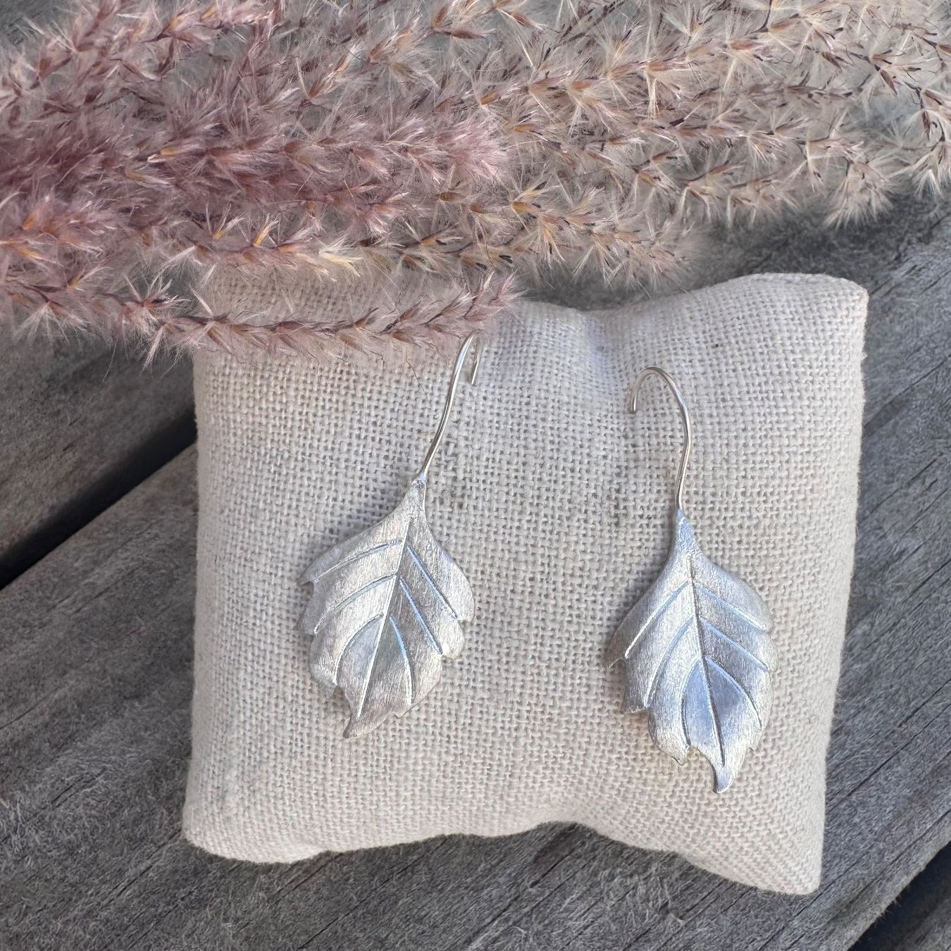 Orecchini pendenti & Orecchini a lobo: Wunderschöne Silber Ohrhänger in Blatt-Form mit Stempel – Nuovo e nell'imballaggio originale da Rombach venduto da Ivreajewels