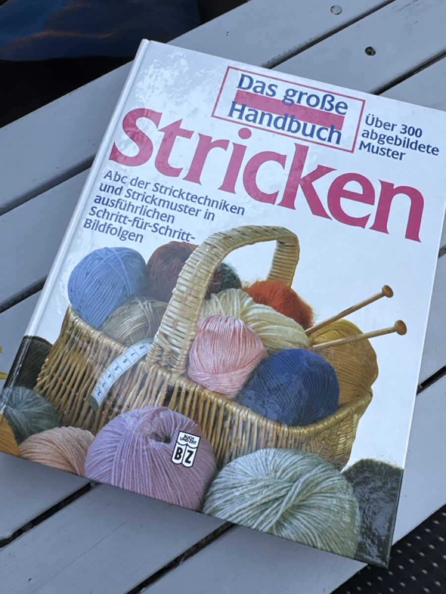 Livres: Stricken Handbuch über 300 Muster – Neuf (Voir description) à Zürich par Belisimo