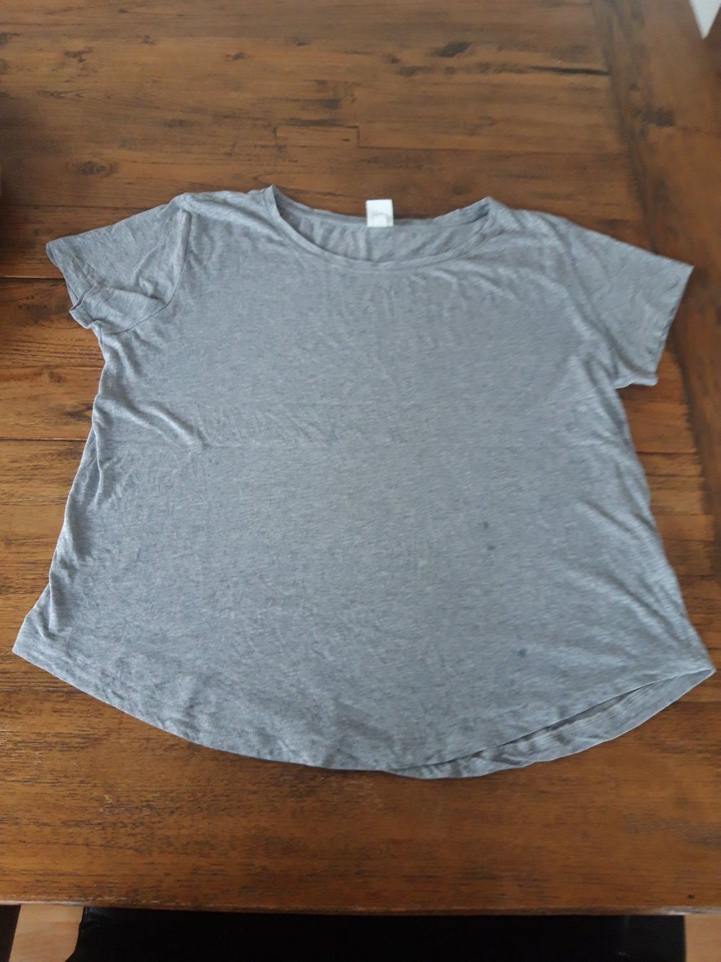 H&M T-shirt: L/XL hellgraues Rundhals Basic T-Shirt casual – Usato da Feuerthalen venduto da tanatha_st