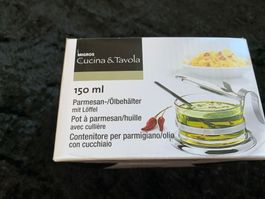 Parmesan- Ölbehälter mit Löffel
