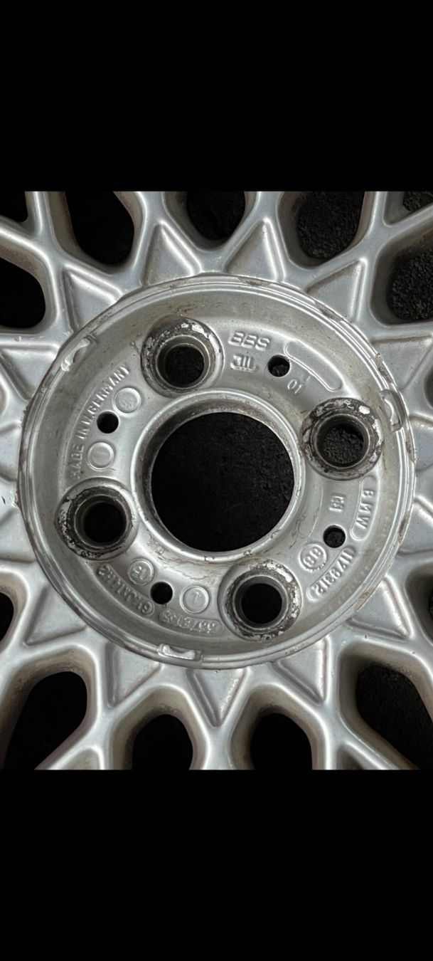 BMW Pneus & Roues: Bmw e30 Räder 4 Stück – D'occasion à Frauenfeld par ett_57y9 2