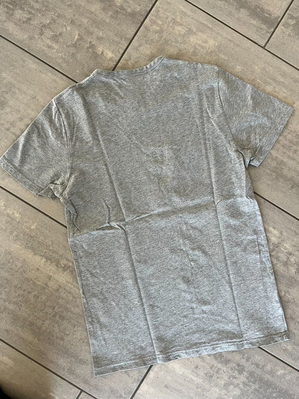 Fred Perry T-shirt: FRED PERRY T-Shirt Grau – Usato da Otelfingen venduto da Denis_ZH 2