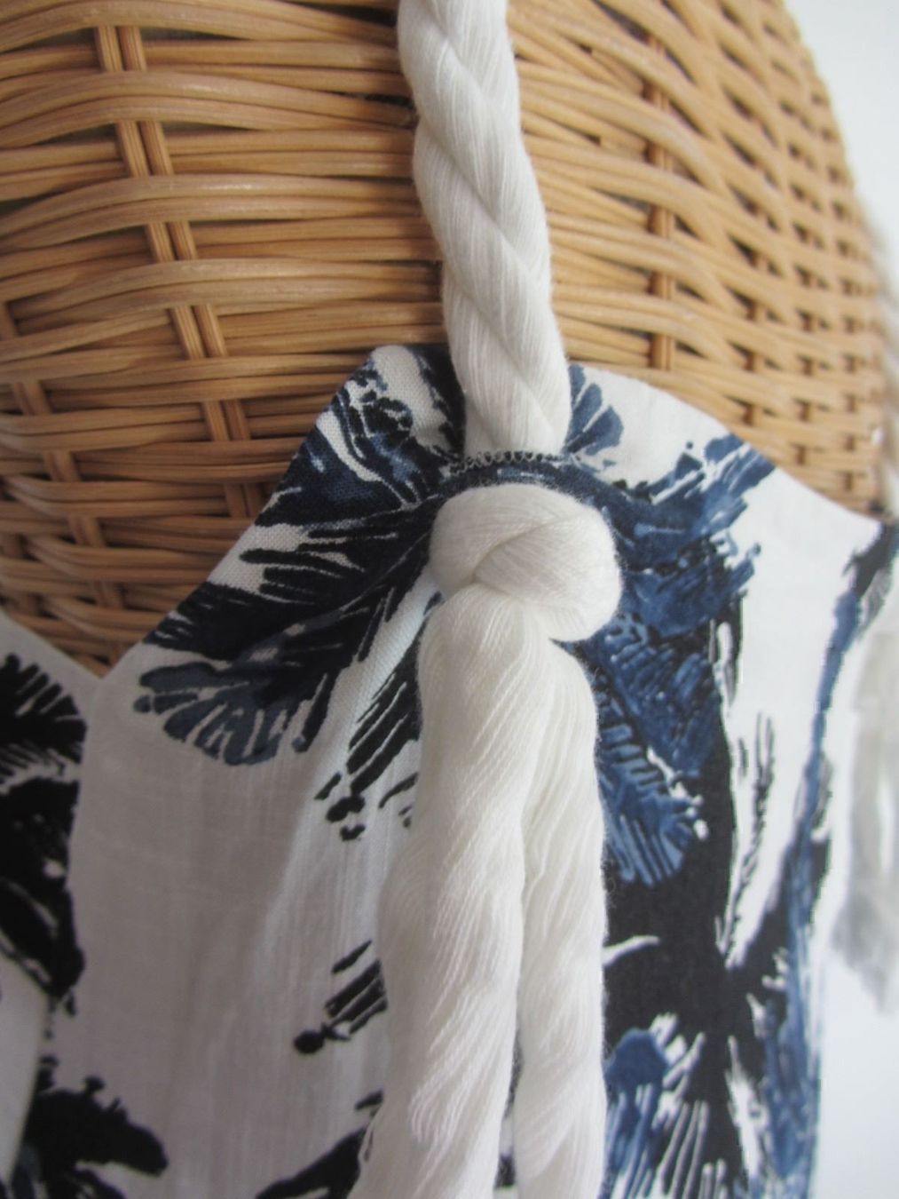 Kleider: SHOULDER - Kleid weiss mit Palmen S – Gebraucht aus Zürich von Diazaio 3