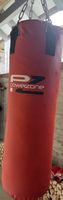 Roter Boxsack Powerzone mit Handschuhen, Gr. S / M