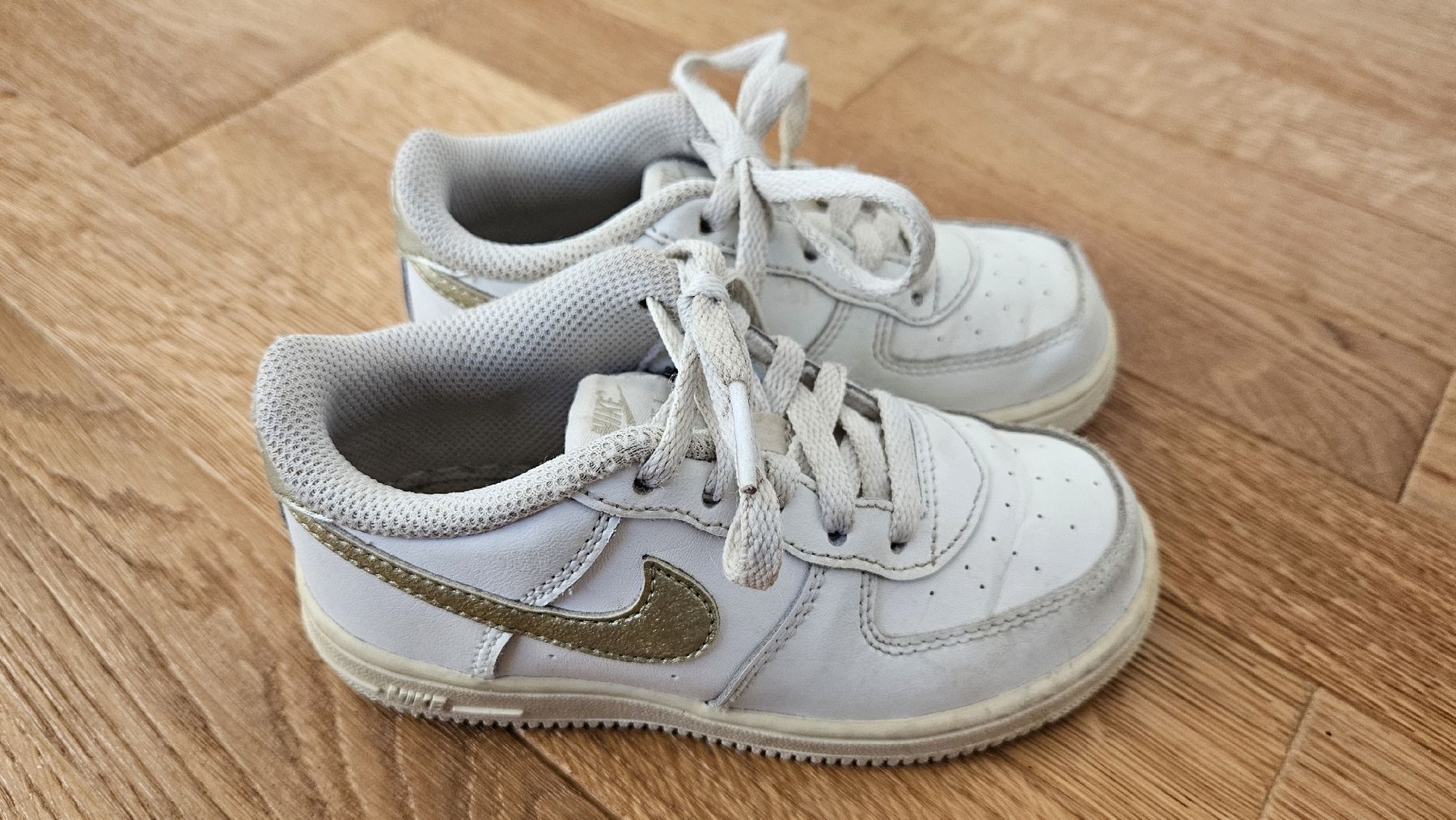 Nike Scarpe da uomo: Nike Air Force 1 Kinderschuhe, Grösse 26 EU – Usato da Frenkendorf venduto da Julesrules84