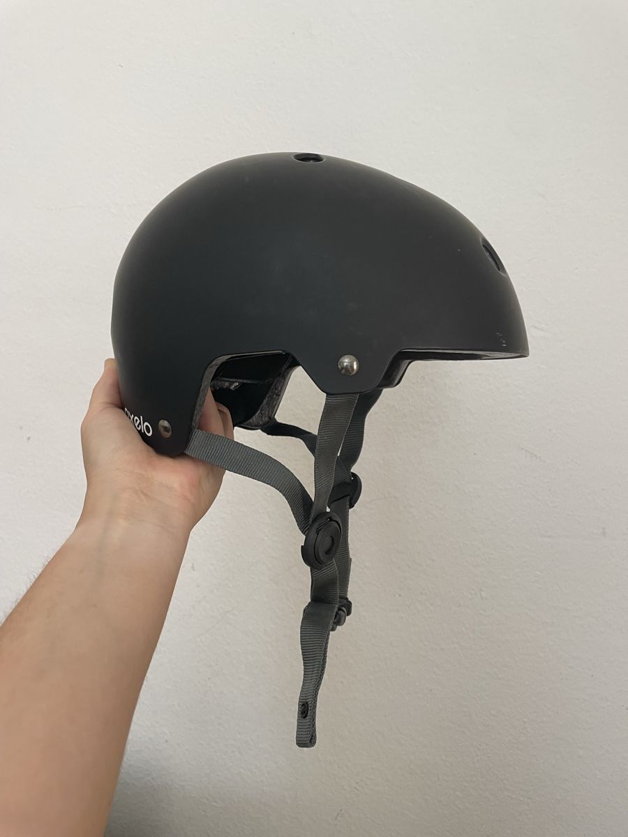 Helme: Schwarzer Velo Helm gut erhalten – Gebraucht aus Zürich von Carlajimena 8