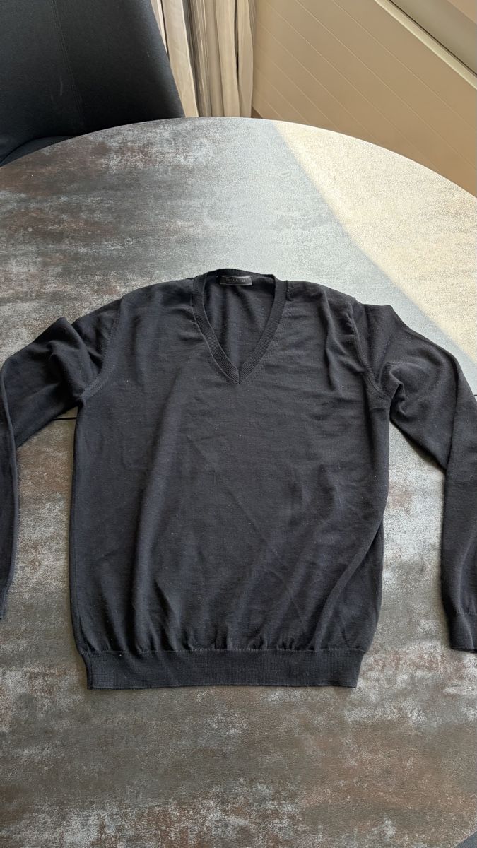 Prada Maglioni & Felpe: Prada Pullover Schwarz V-Neck Herren Luxus Designer Gr. 46 – Usato da Zürich venduto da mat_bcg2