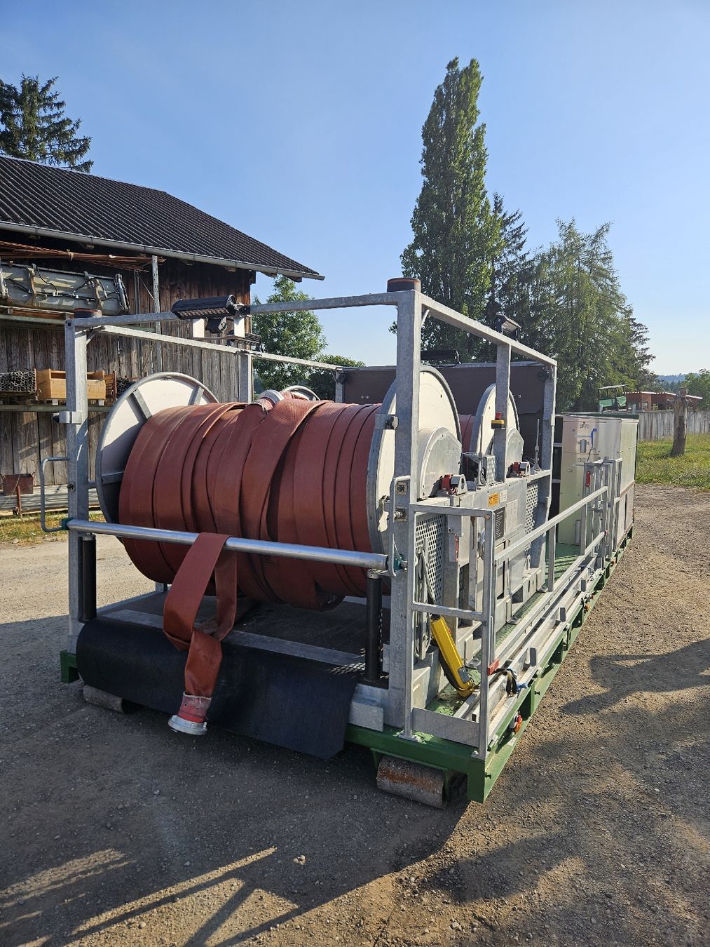 Conteneurs de construction: Abrollpritsche mit Schlauchtrommel – D'occasion à Altikon par FMG678 4