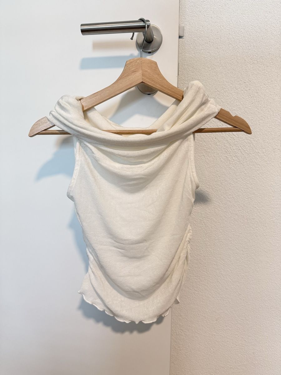 Top: White shoulder blouse top - new – Nuovo (secondo la descrizione) da Spreitenbach venduto da 94l_9shv 1