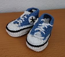 Babyschuhe gehäkelt blau weiss Basketball Optik neuwertig