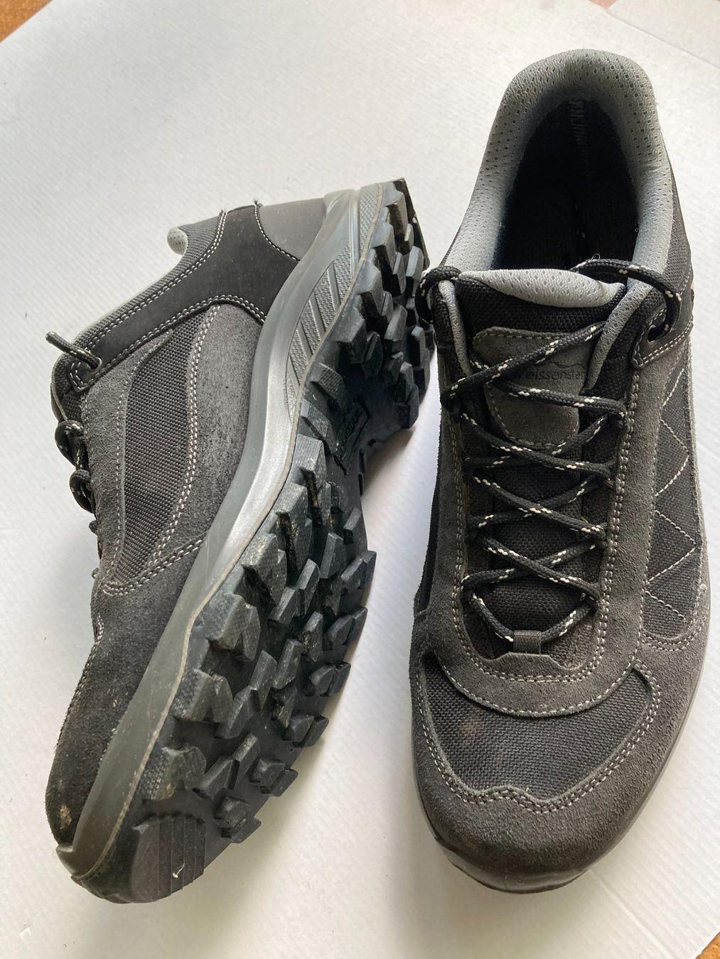 Scarpe da uomo: Wanderschuhe / Arbeitsschuhe Grösse 46 – Usato da Kaufdorf venduto da Bensq