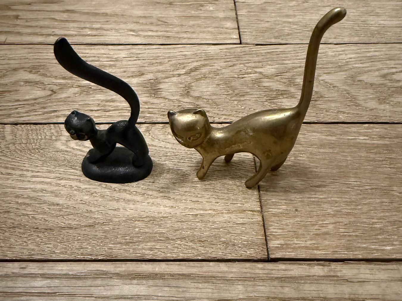 Statuette: Midcentury Katzen-Ringhalter Walter Bosse/Herta Baller – Usato da Luzern venduto da Mamutpe 1