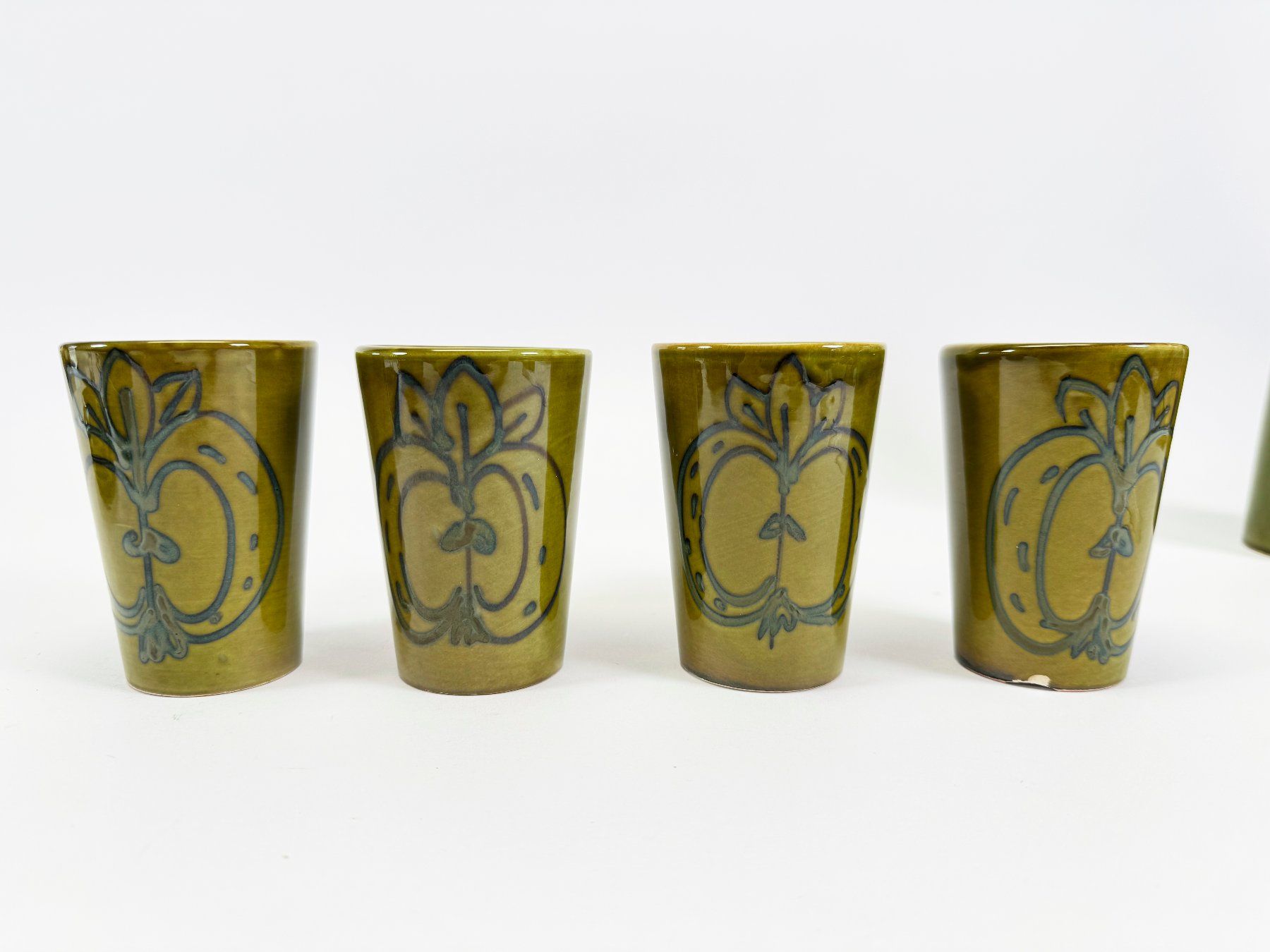 Set di piatti: Vintage Keramik-Service mit Apfeldesign, 9-teilig – Usato da Winterthur venduto da Anto-Bella 1