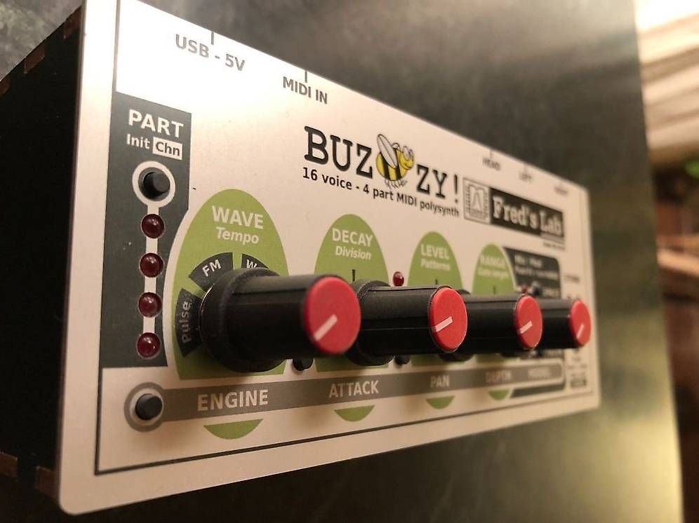 Strumenti musicali: Buzzzy! Powerful mini 16-voice Polysynth – Usato da Zürich venduto da LeoGd 1
