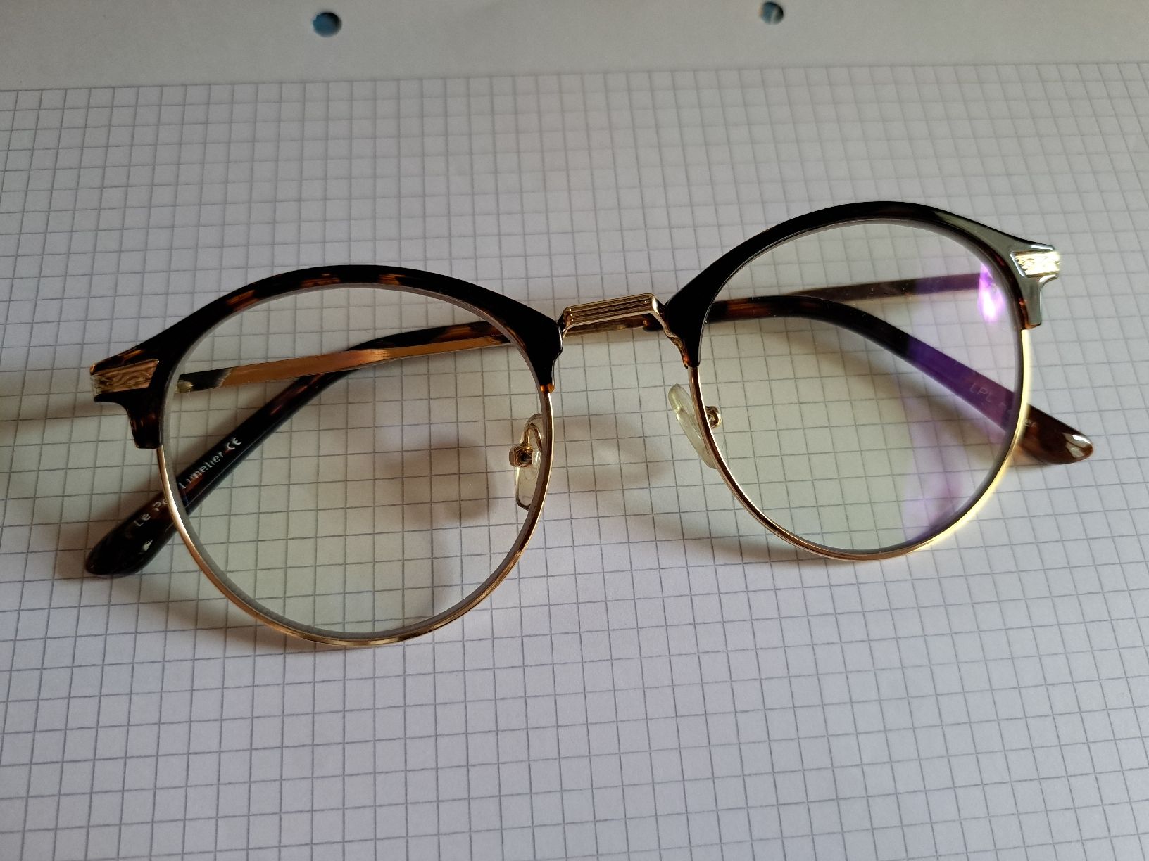 Lunettes & Verres: Lunettes de lumière bleu  – Neuf avec emballage d'origine à Berlens par luc_2c79