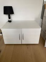 Kleiner Schrank mit zwei Türen