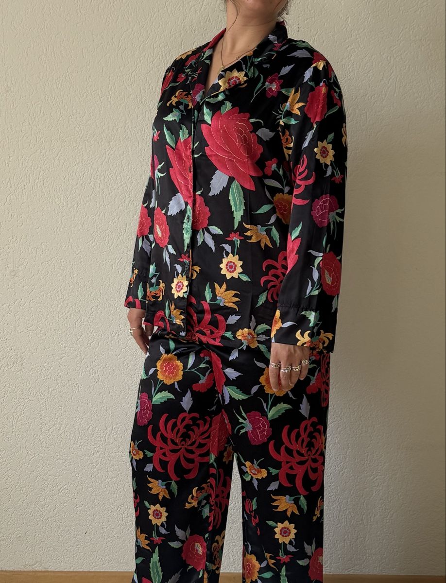 Negligees & Pigiami: Floral print pyjama set - perfect for spring nights! – Nuovo (secondo la descrizione) da Zürich venduto da joalew