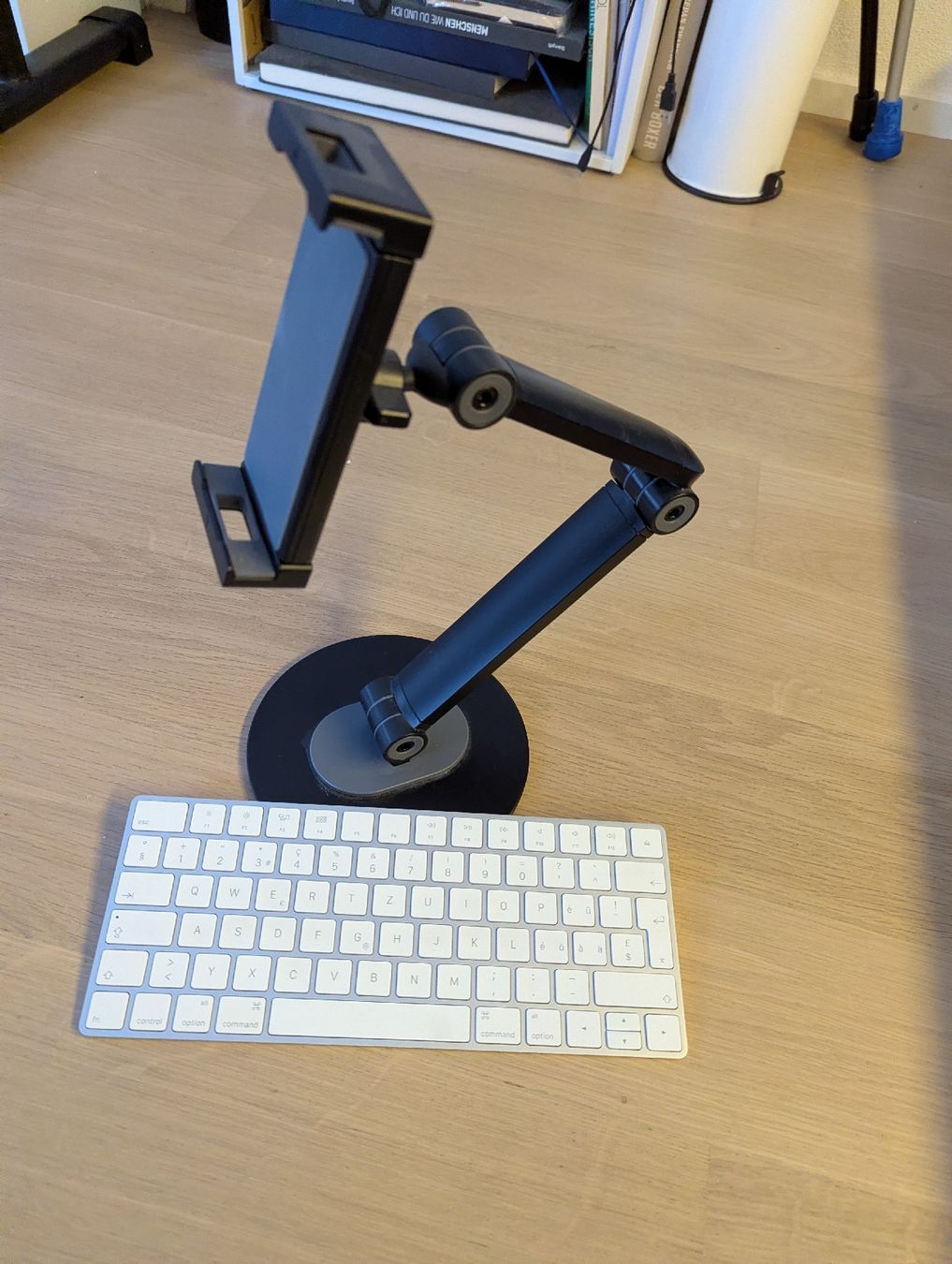 Supporti a parete: Ipad - Halter + Mac Tastatur – Usato da Adetswil venduto da Gitanes77
