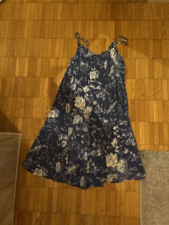 Kleid Blumenmuster 