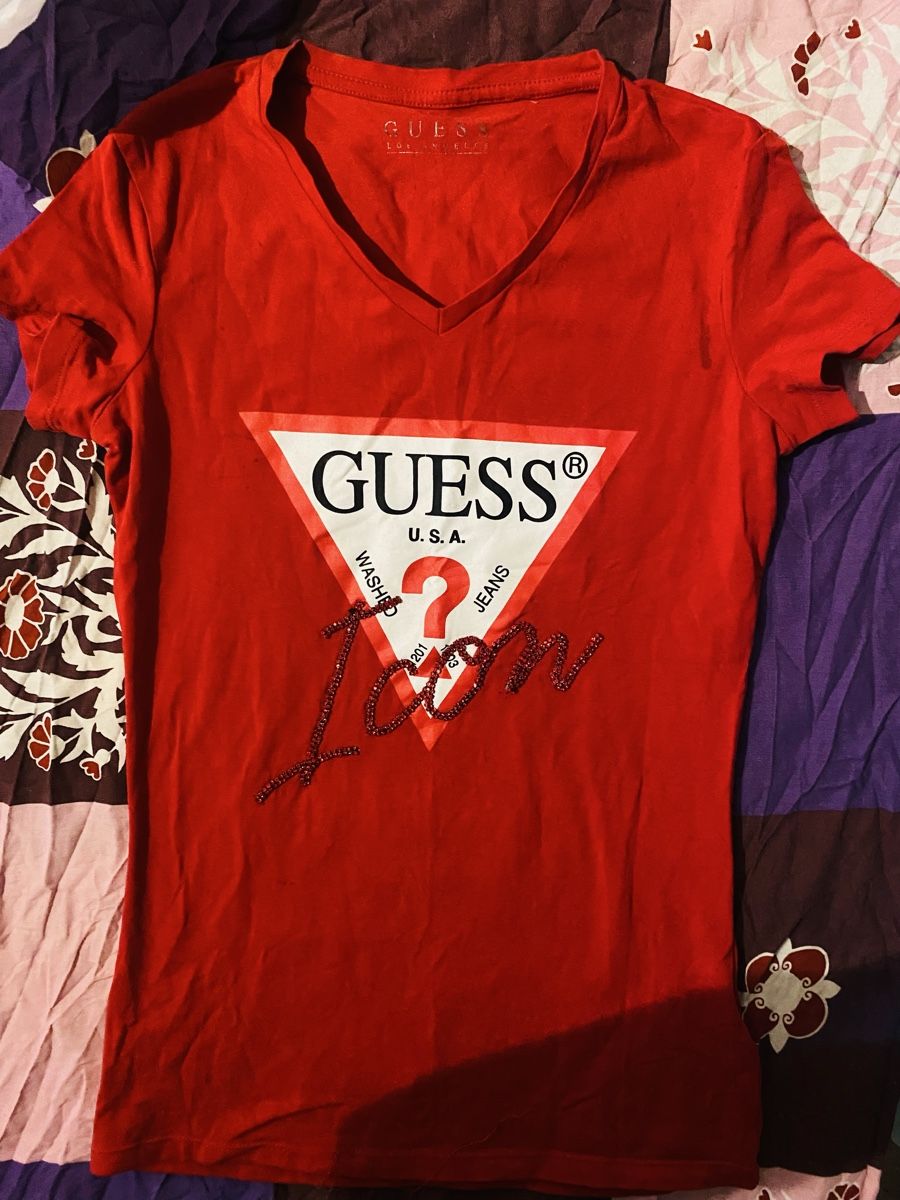 T-shirt: T-shirt noir GUESS taille S avec strass – Usato da Préverenges venduto da cha_jrn9 1