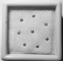 8 kalibrierte Diamanten rund G–H – gesamt 0.142 ct AKTION%%
