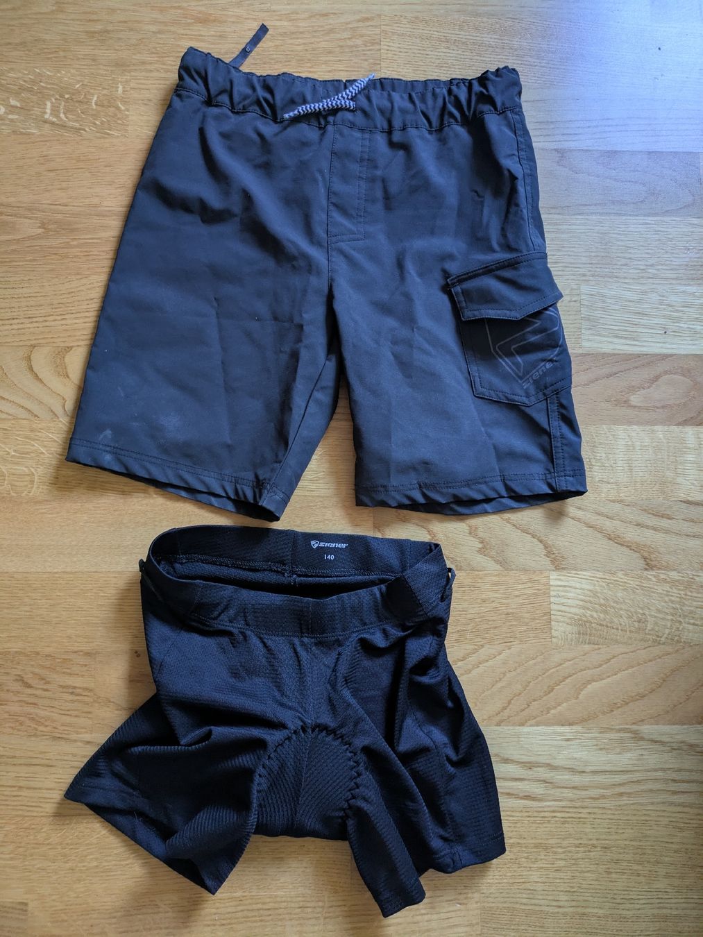 Ziener Hosen: Ziener Radhose Grösse 140 – Gebraucht aus St. Gallen von noita01