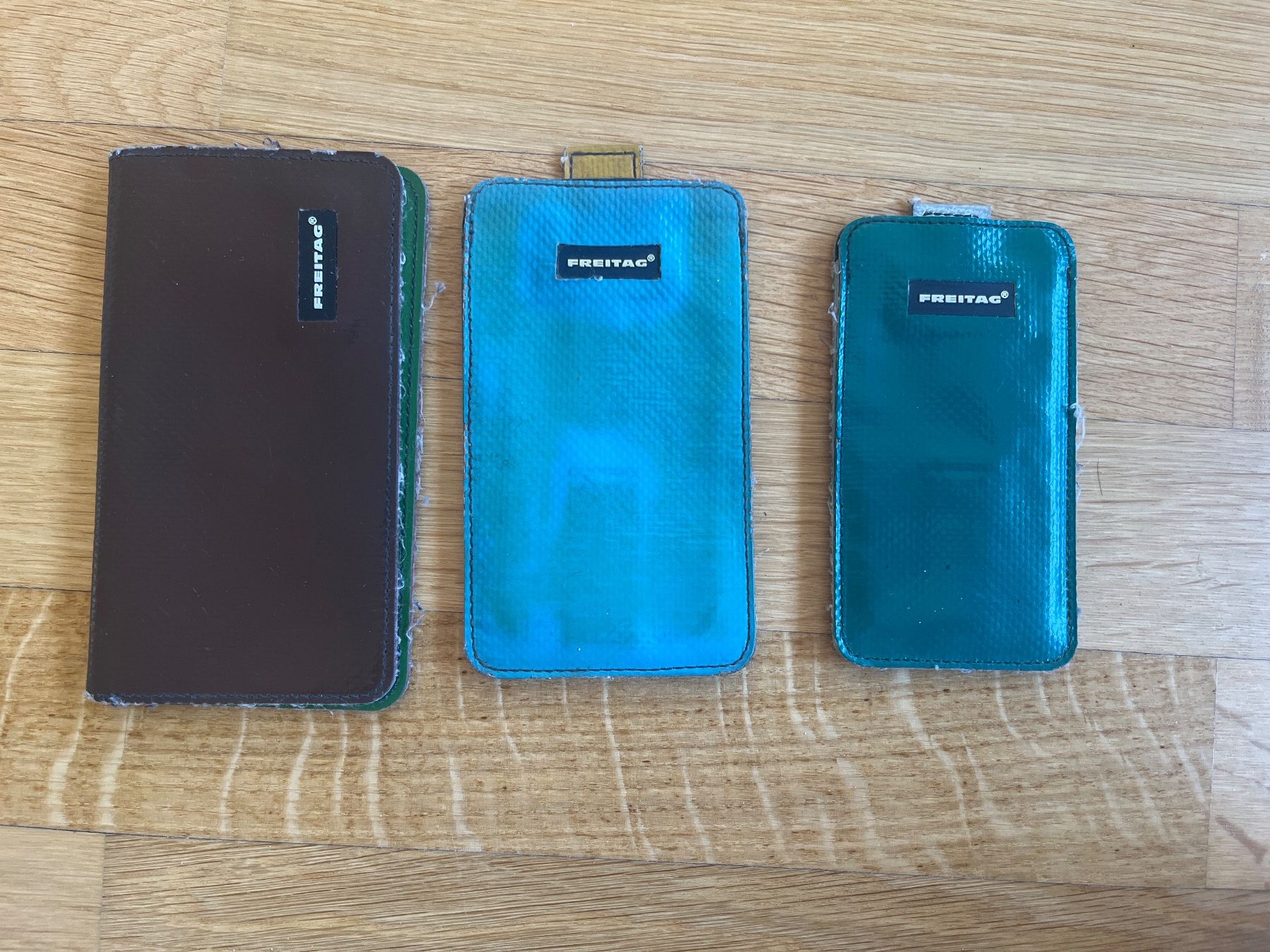 Covers & Schutzfolien: 3-Set Freitag etui – Gebraucht aus Cham von dej4vue