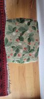 Antiker Hocker / Fussbank mit floralem Erdbeer-Gobelin
