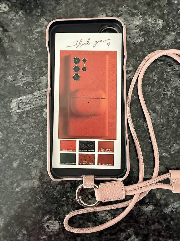 Cover & Protezioni schermo: iPhone 16 Pro Max Echtlederhülle mit Tragegurt – Usato da Wetzikon ZH venduto da cutura 2
