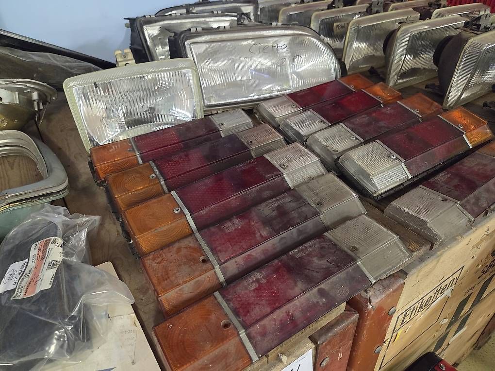 Tutti pezzi di ricambio auto: Ford Taunus Rückleuchten – Usato da Matzingen venduto da AMY-007