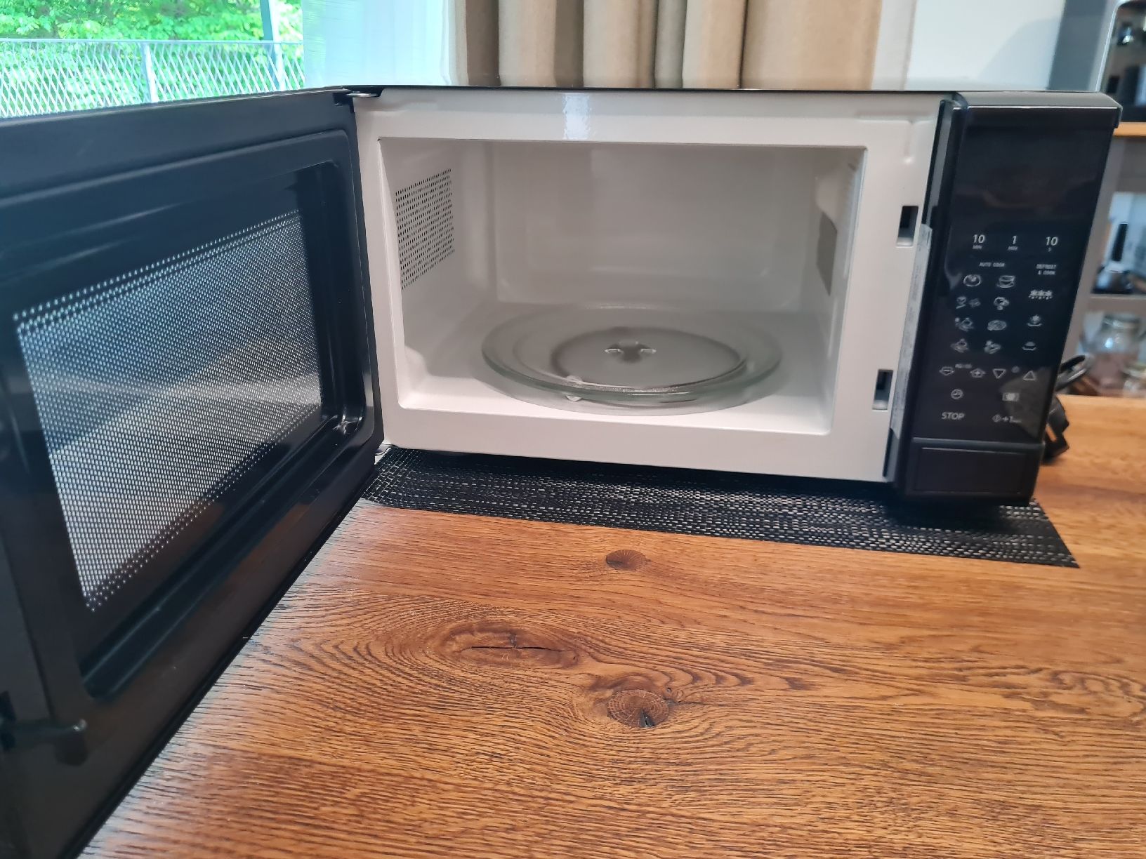 Sharp Küchengeräte: Mikrowelle  -Sharp R270BK – Gebraucht aus Uster von Mar3mik 3