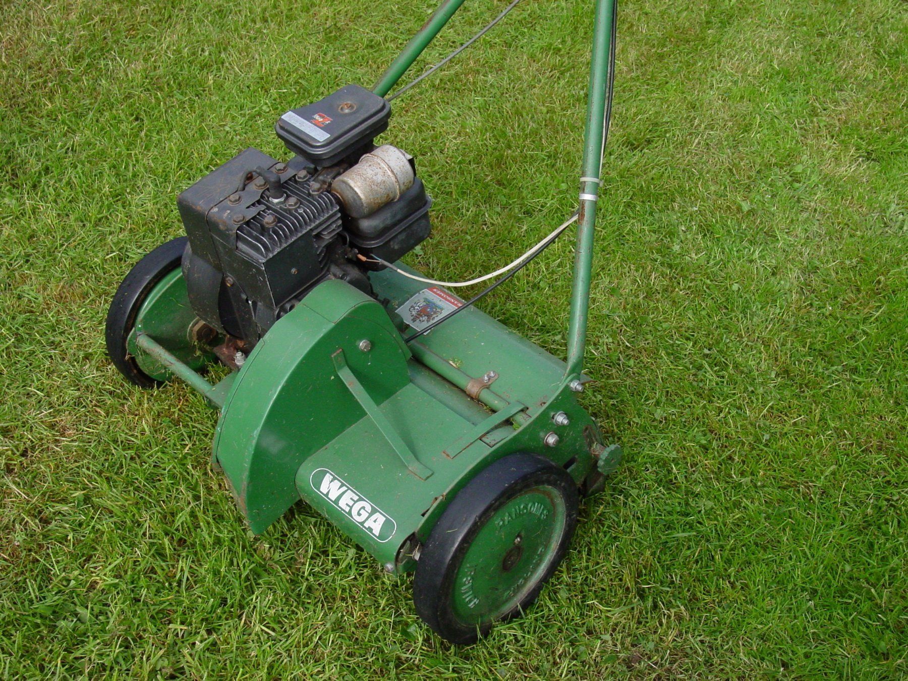 Tondeuses à gazon: Spindelmäher mit Walze von Wega Benzin – D'occasion à Dietwil par rodeoch 2