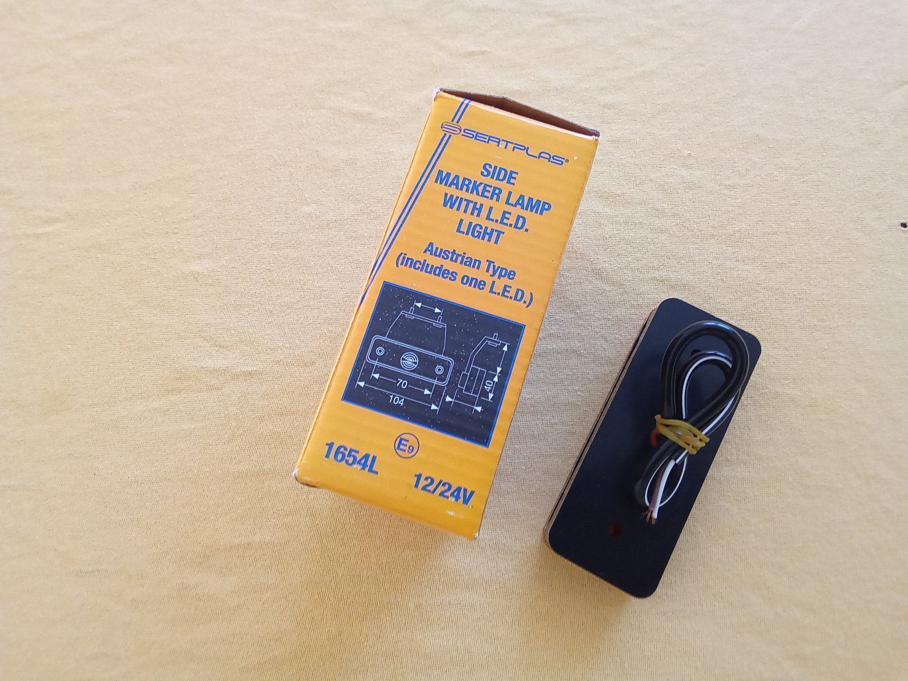 Tutti pezzi di ricambio auto: Wohnmobil 2 LED Orange Seiten- Positionsleuchte – Nuovo e nell'imballaggio originale da Ostermundigen venduto da Gummibaerli63 2