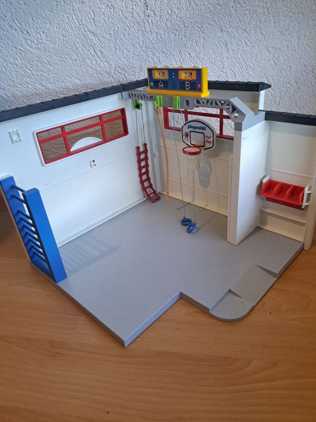 Playmobil Spielzeuge: Playmobil Turnhalle – Gebraucht aus Frutigen von mai78