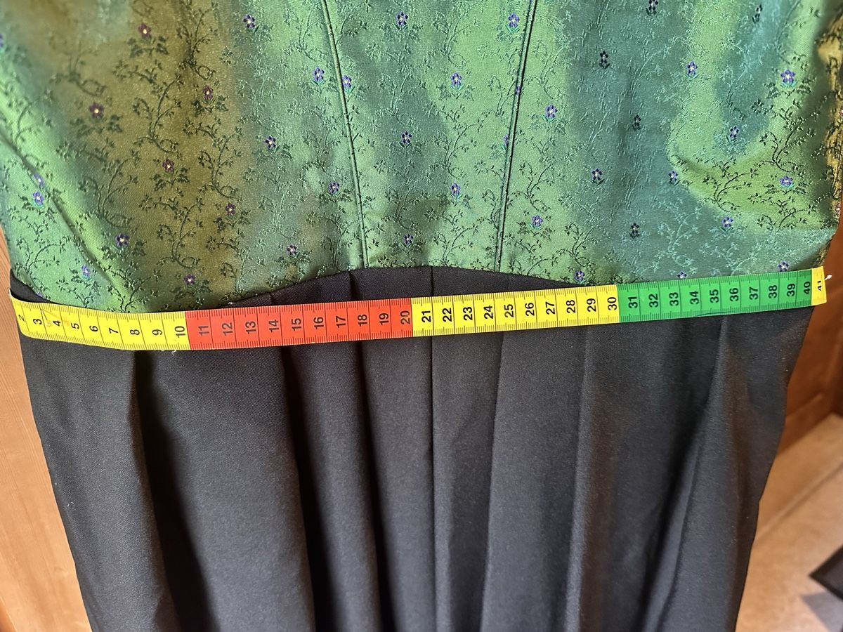 Vestiti: Dirndl von Wenger Grösse 44 – Nuovo (secondo la descrizione) da Basel venduto da uyuni01 5