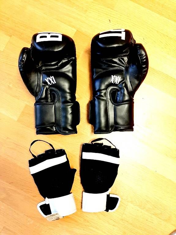 Guanti & manicotti: Gants Brave Art boxing – Usato da lausanne venduto da bluestone02