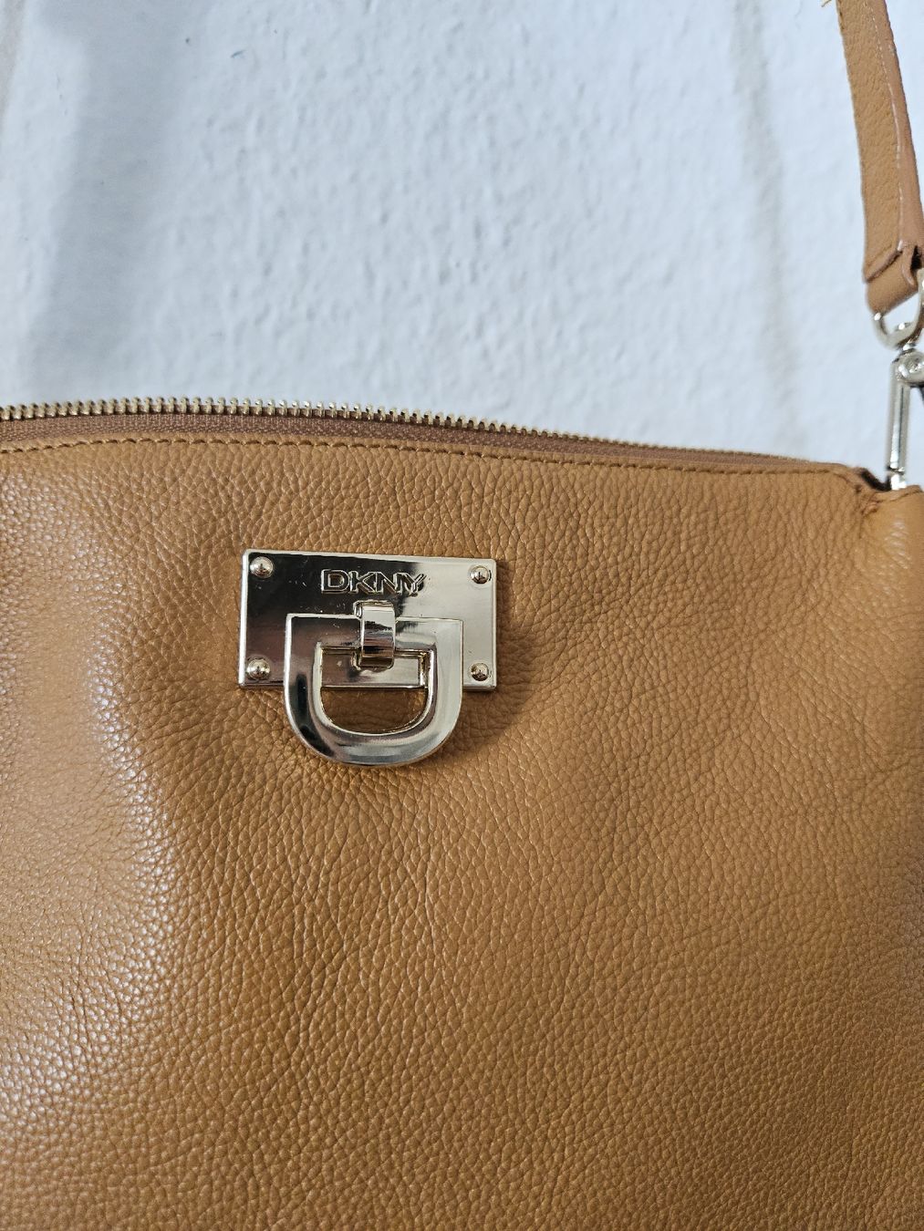 DKNY Taschen für Damen: DKNY Handtasche, cognac-farbig, Leder – Gebraucht aus Urdorf von Colina 1