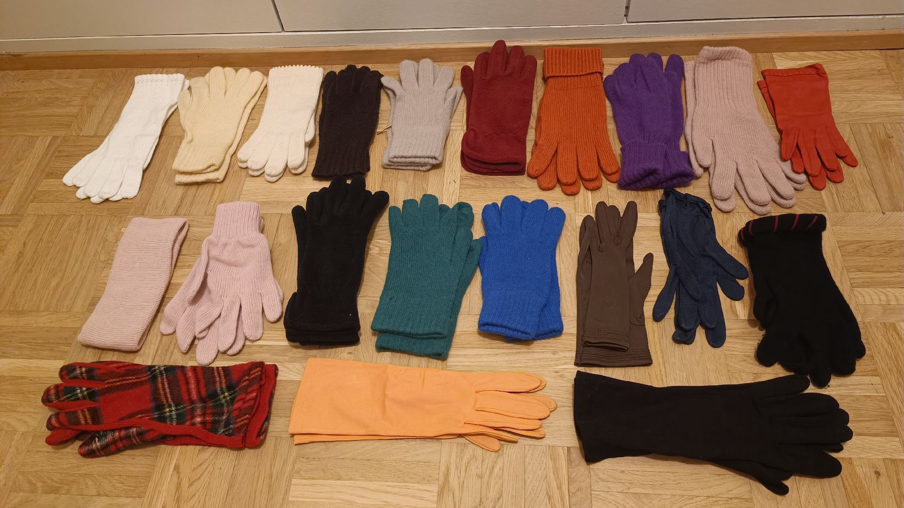 Guanti & manicotti: Set 20 Paar Damen-Handschuhe textil, kurz – Usato da Baden venduto da zuppel