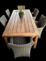 Gartentisch Holz mit 6 Stühlen Polyrattan guter Zustand