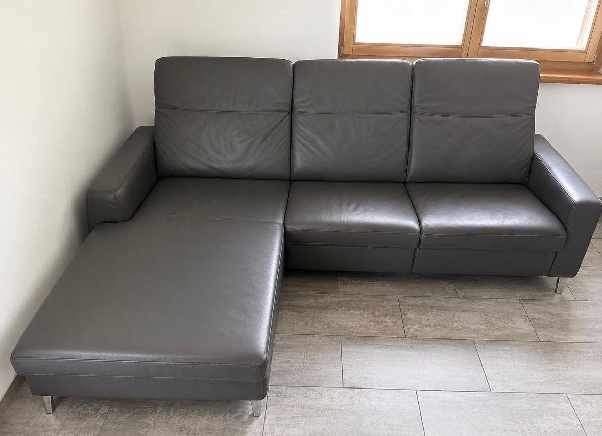 Livique Sofas: Ledersofa – Gebraucht aus Valbella von chipsy019