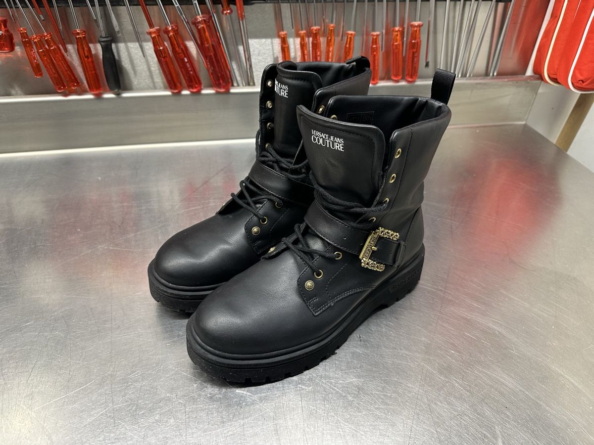 Versace Scarpe da uomo: Versace Jeans Couture Boots Schwarz – Usato da Schwende venduto da weesli