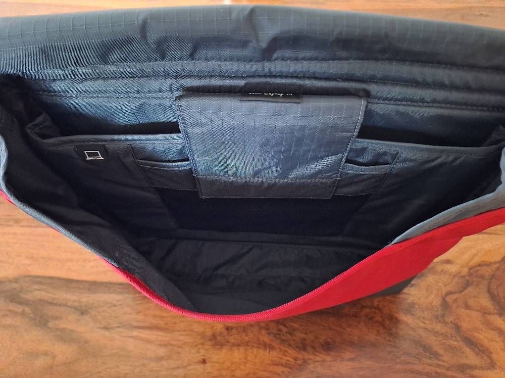 Borse: Crampler Laptop Tasche 13" – Usato da Naters venduto da Pluto2025 1
